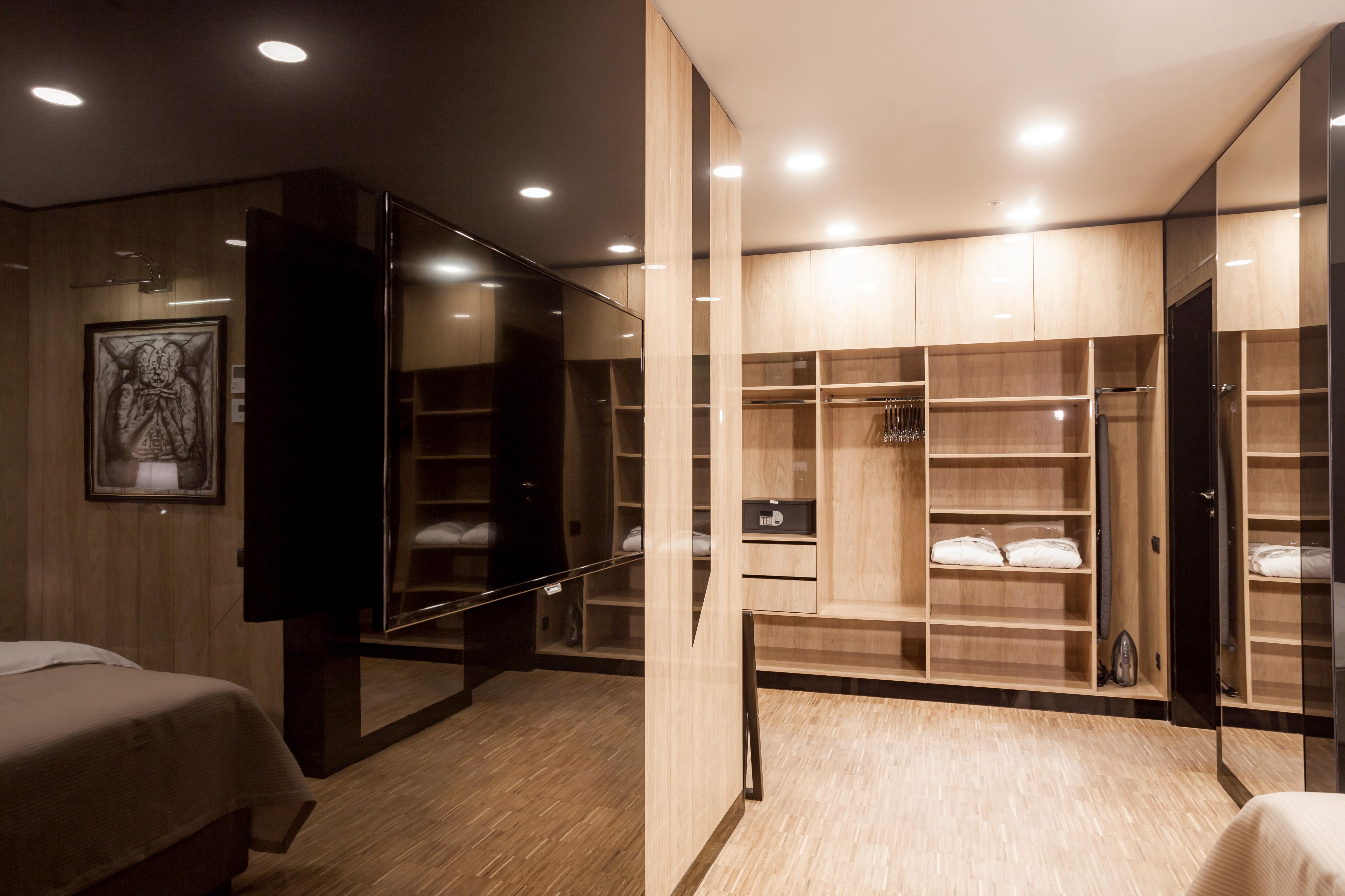 Hotel Platinia Cluj-Napoca Exterior foto A walk-in closet